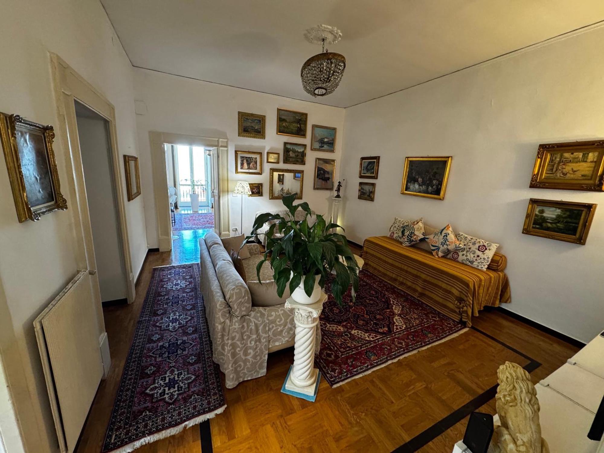 Interno 12 Napoli